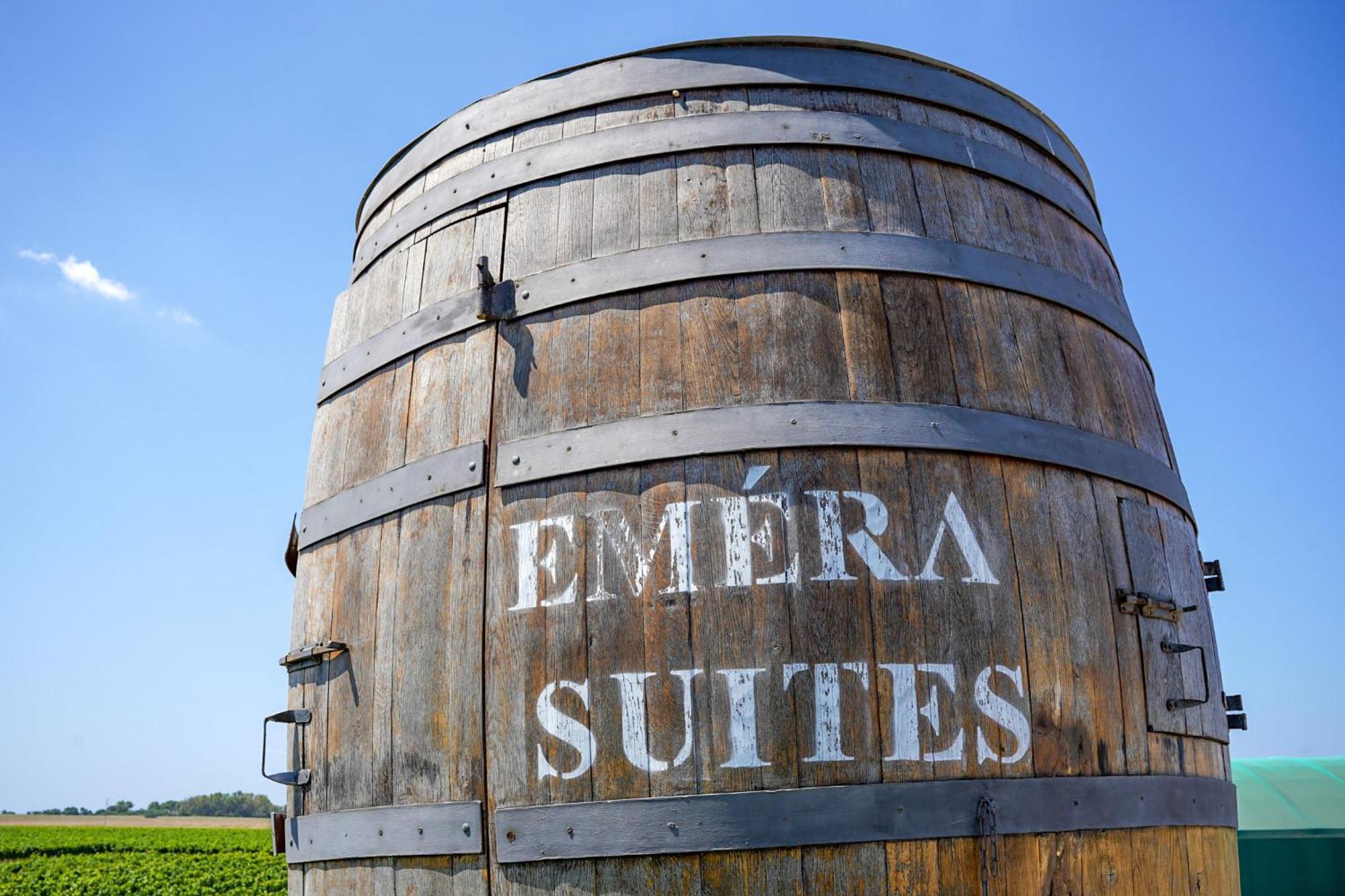 Emera Wine Resort By Raro Villas Лиццано Экстерьер фото